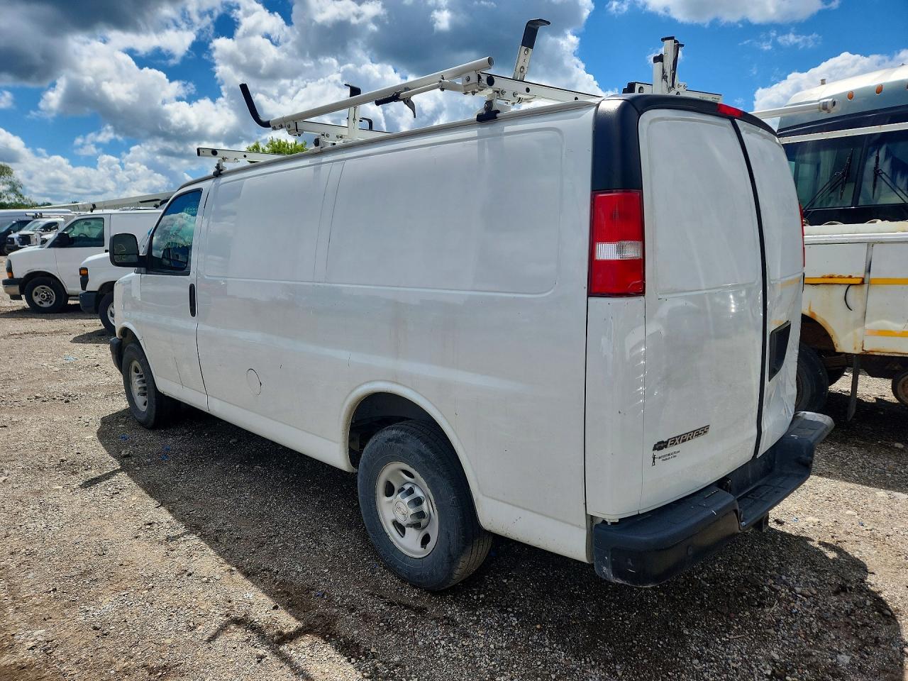 2018 Chevrolet Express G3500 - Фото 2
