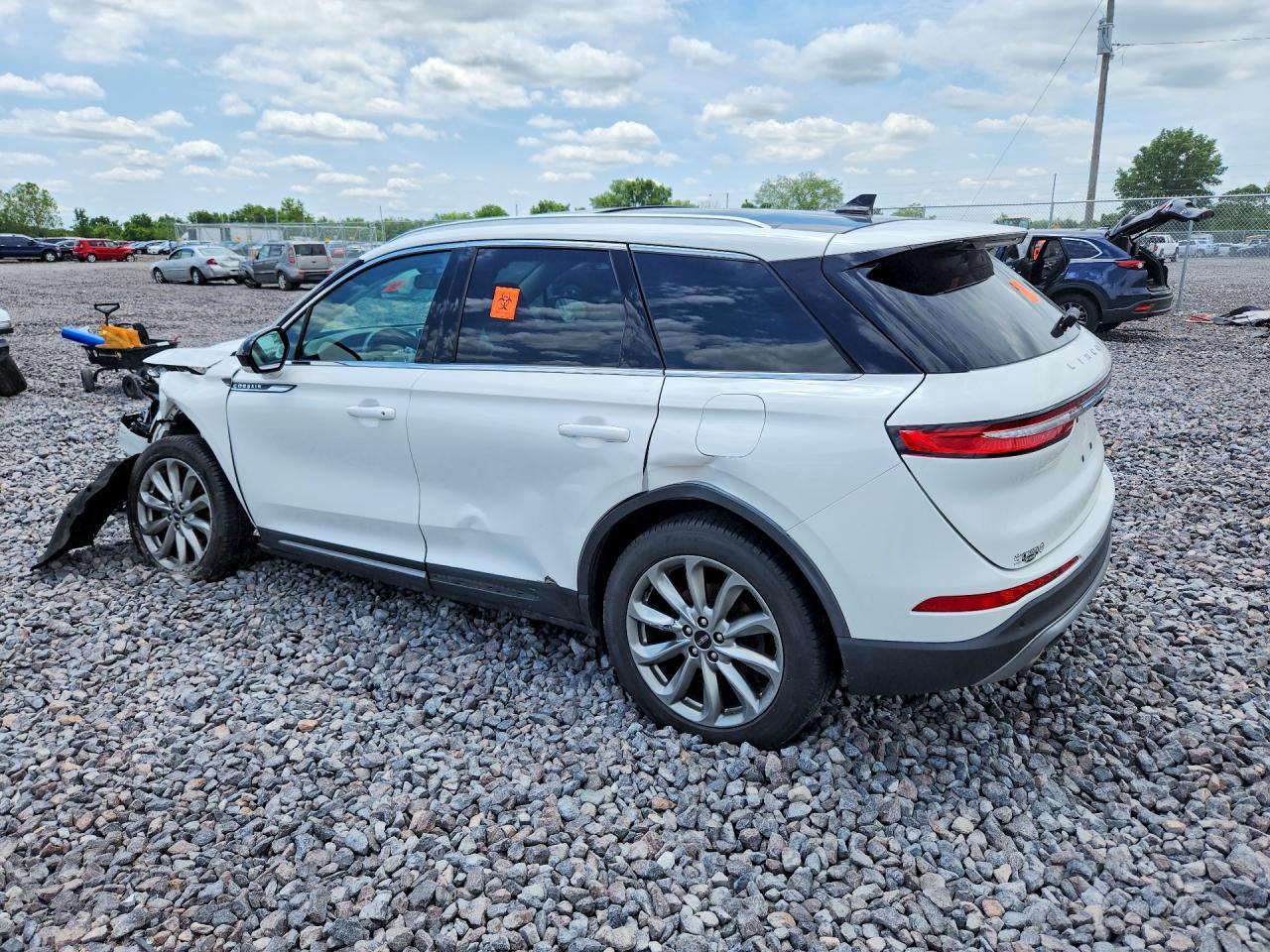 2022 Lincoln Corsair - Image 2