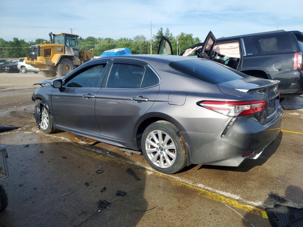 2019 Toyota Camry L - Фото 2