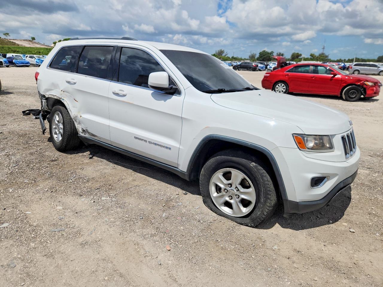 2014 Jeep Grand Cherokee Laredo - Image 4