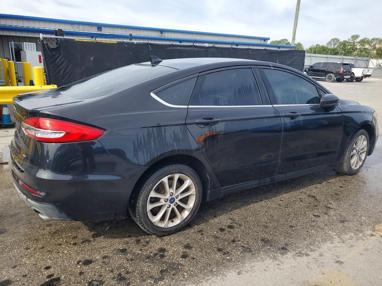 2020 Ford Fusion Se - Фото 3