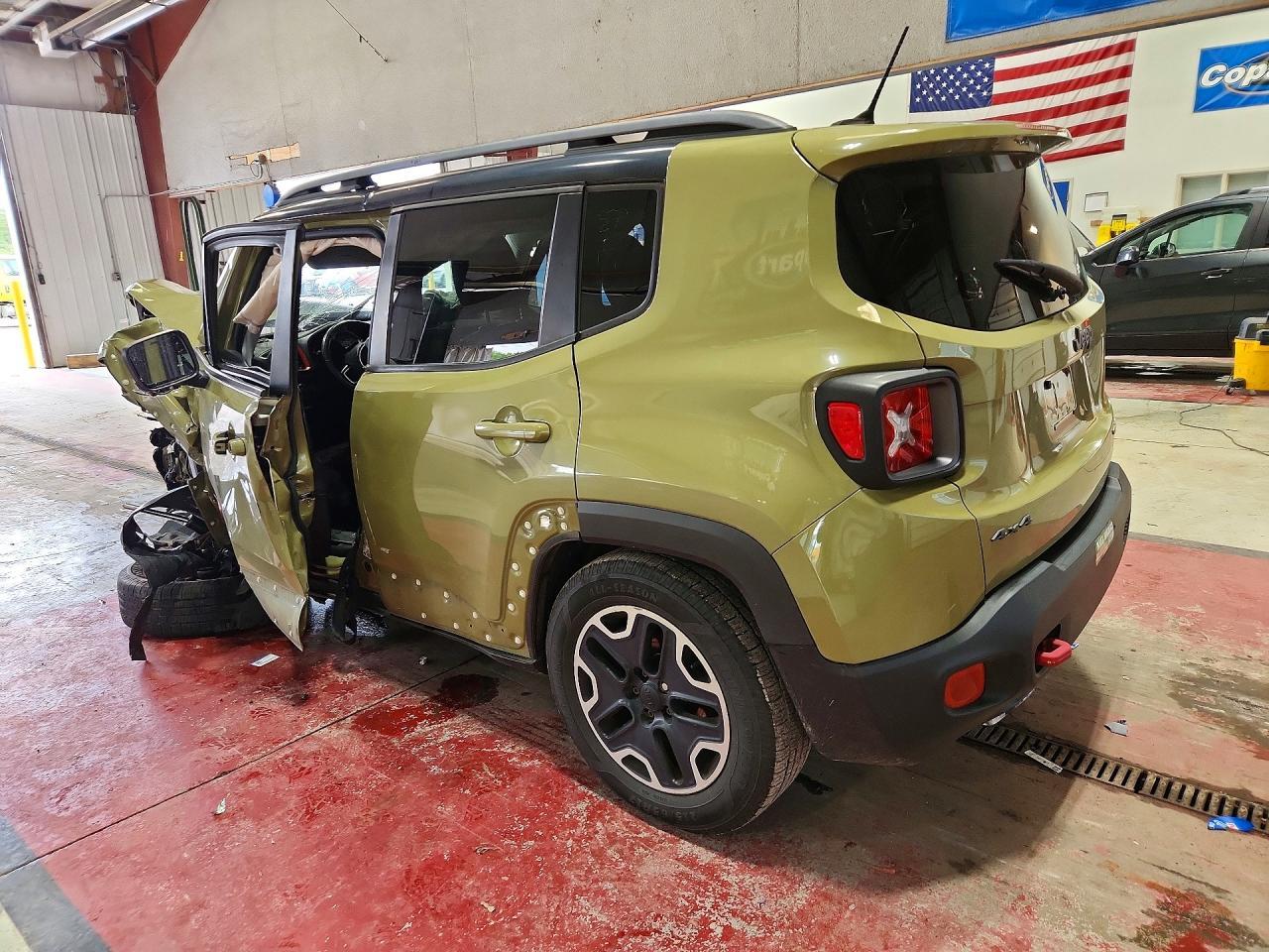 2015 Jeep Renegade Trailhawk - Фото 2