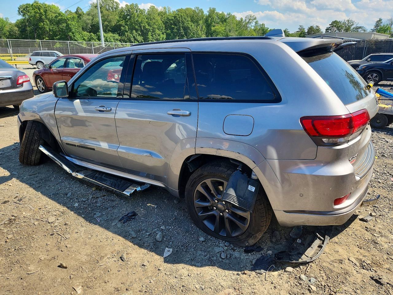 2019 Jeep Grand Cherokee Overland - Image 2