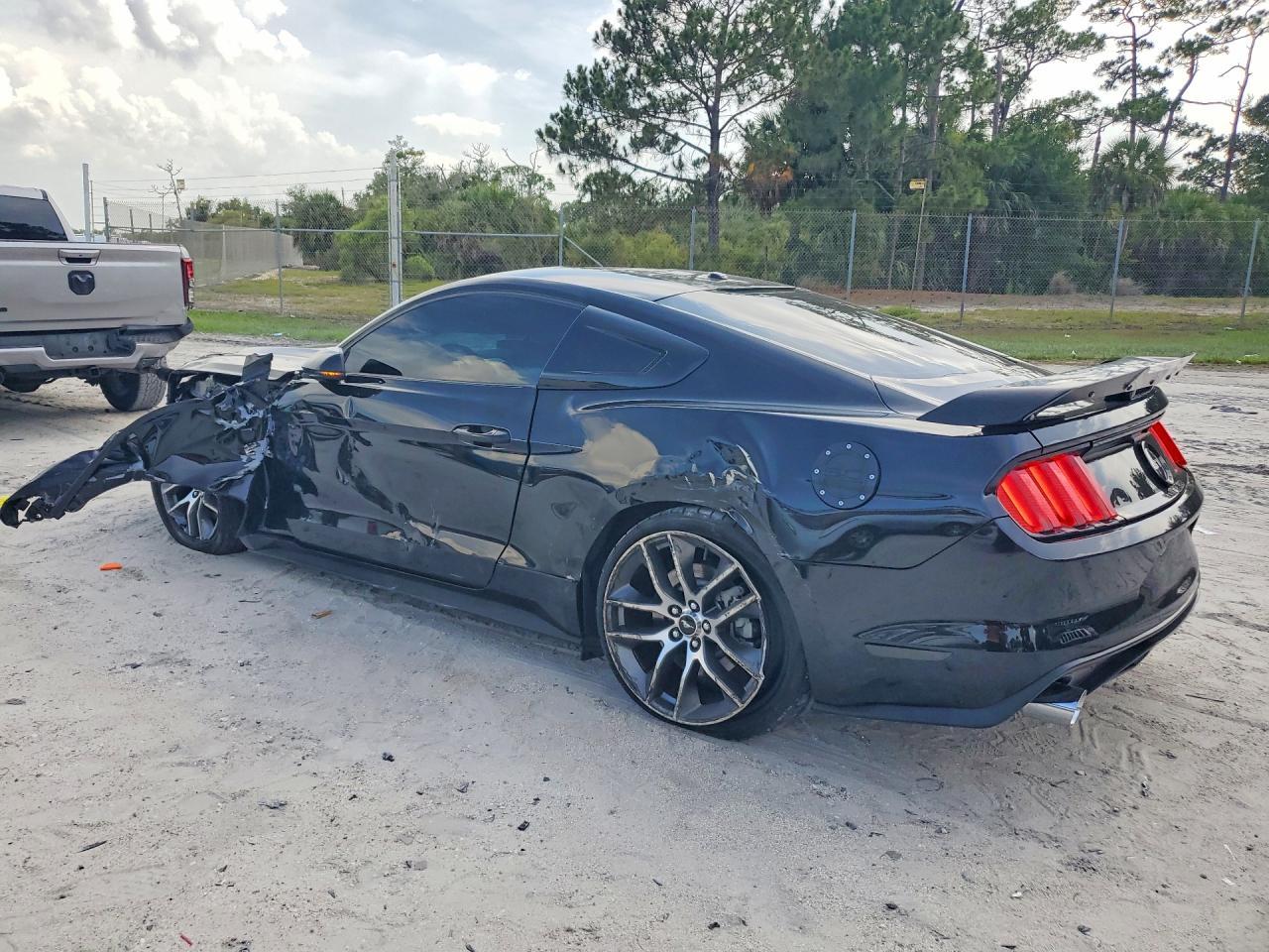2016 Ford Mustang Gt - Фото 2
