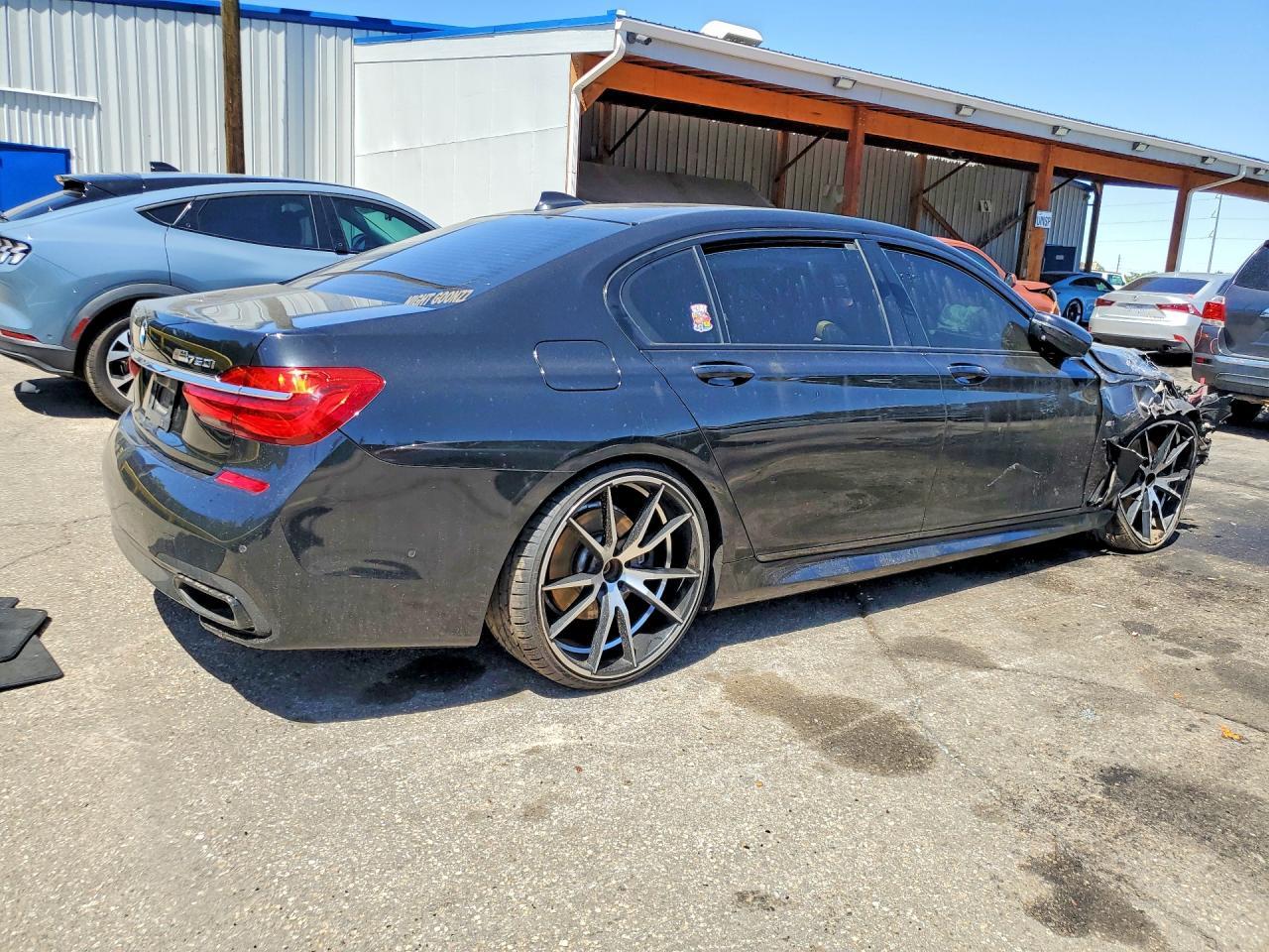 2016 BMW 750 Xi - Image 3