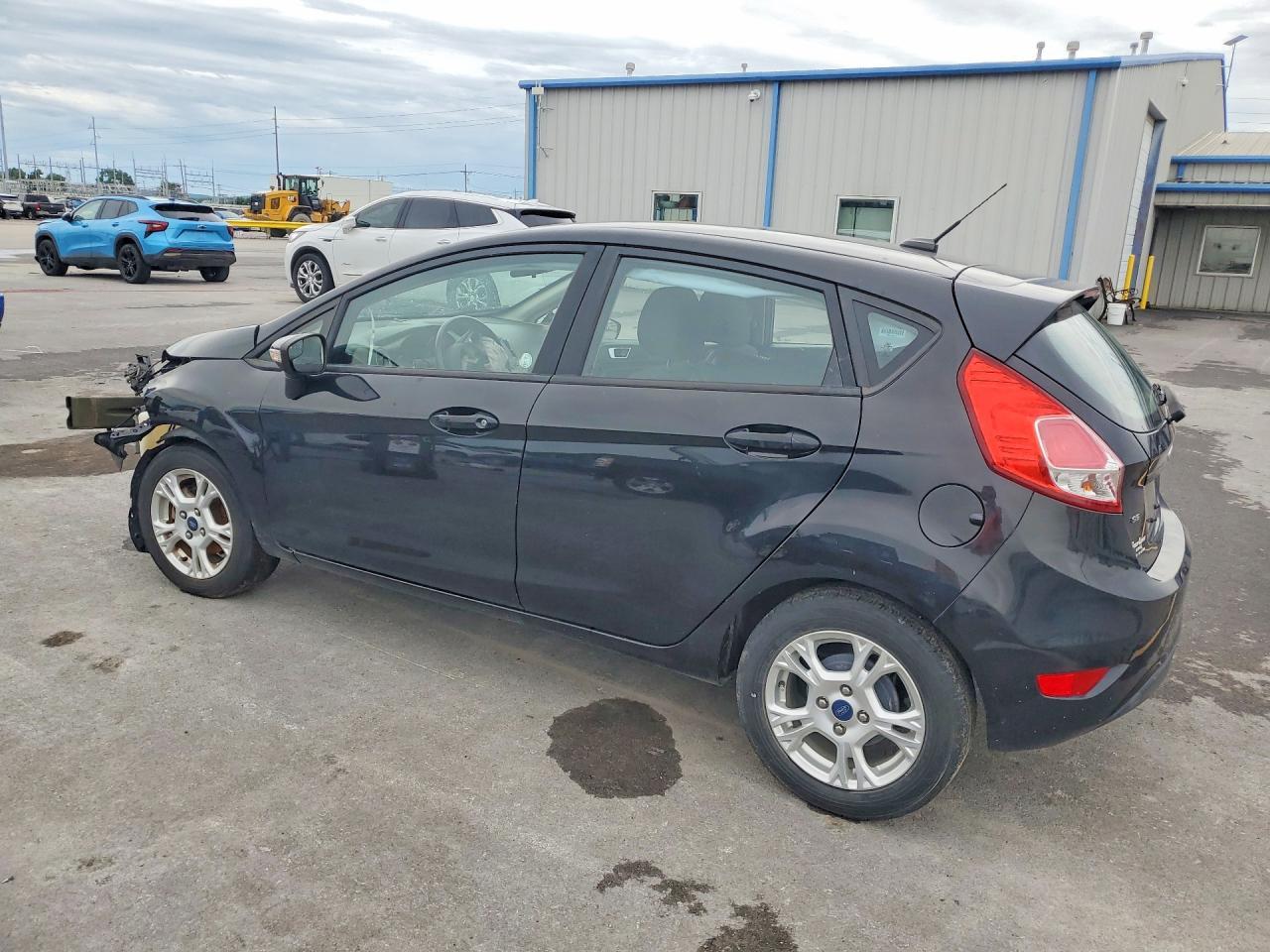 2015 Ford Fiesta Se - Фото 2