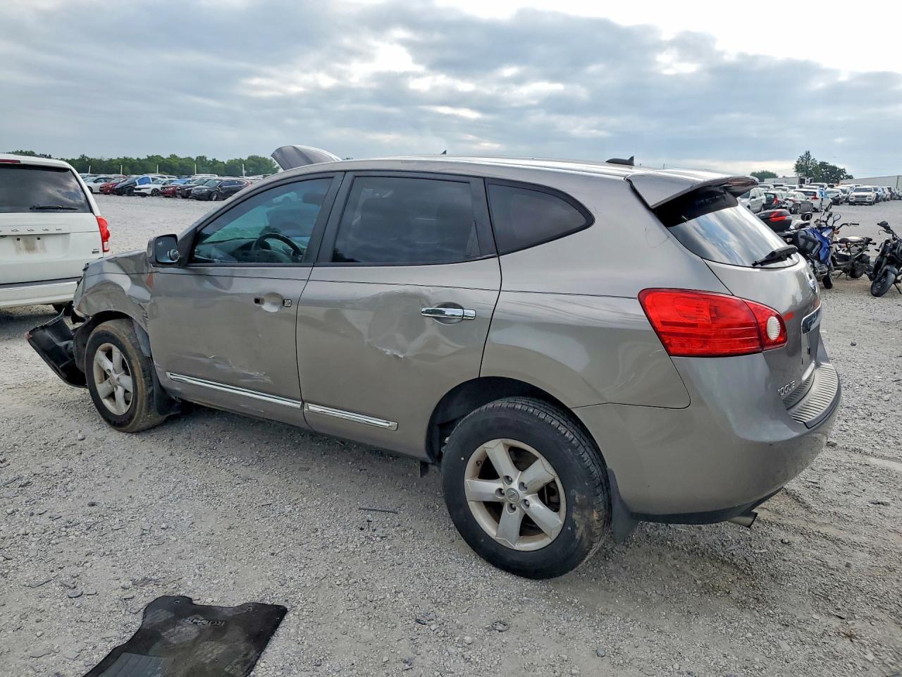 2013 Nissan Rogue S - Image 2