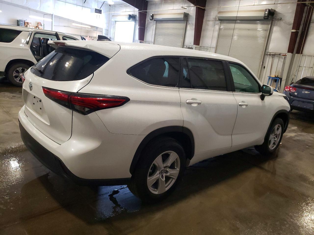 2023 Toyota Highlander L - Фото 3