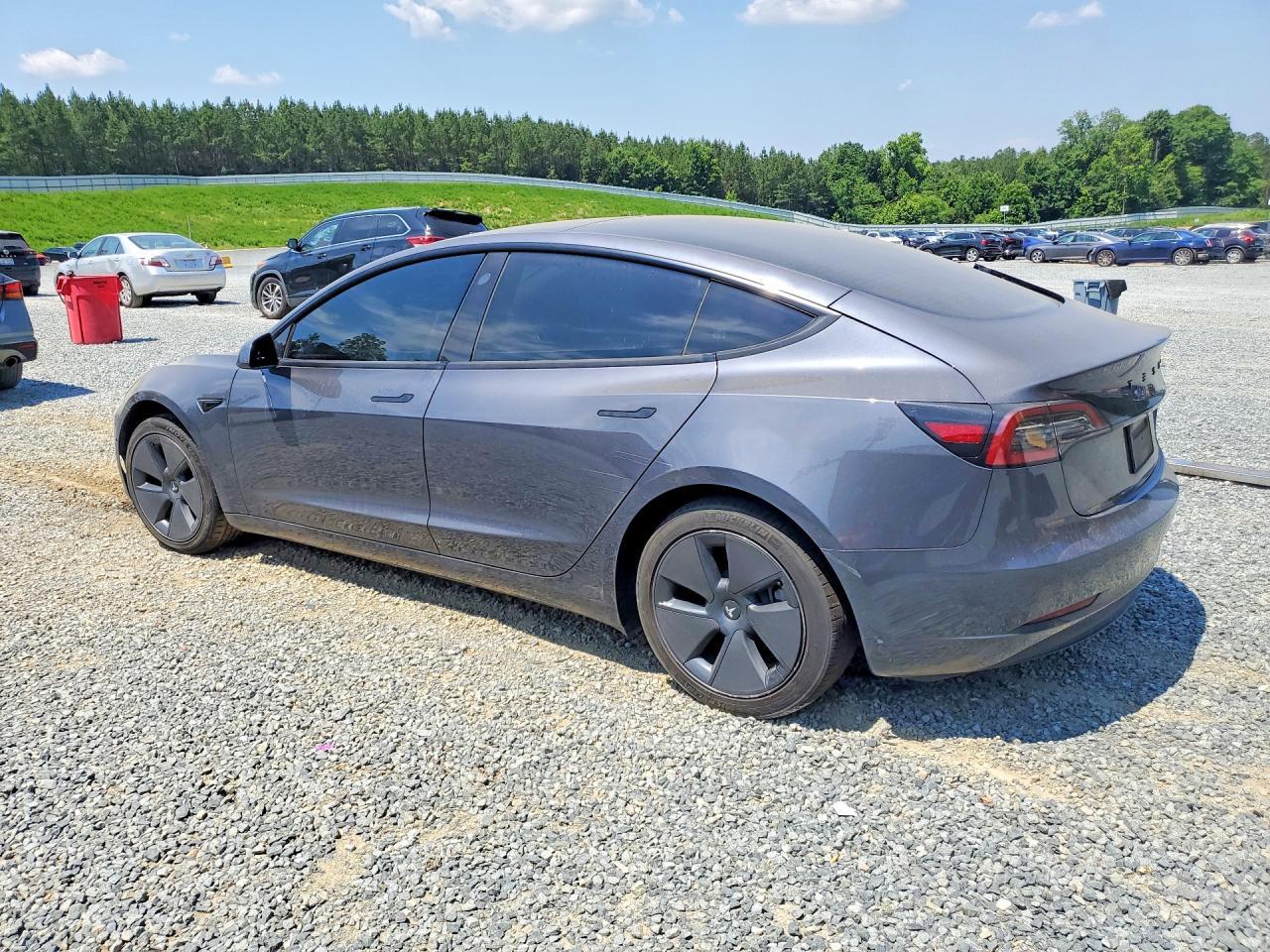 2023 Tesla Model 3 - Фото 2