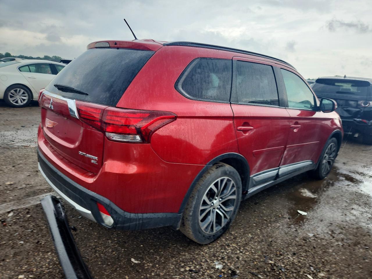 2016 Mitsubishi Outlander Se - Фото 3