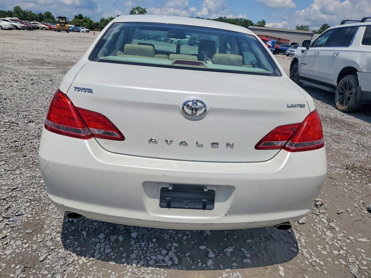 2006 Toyota Avalon Limited - Image 6