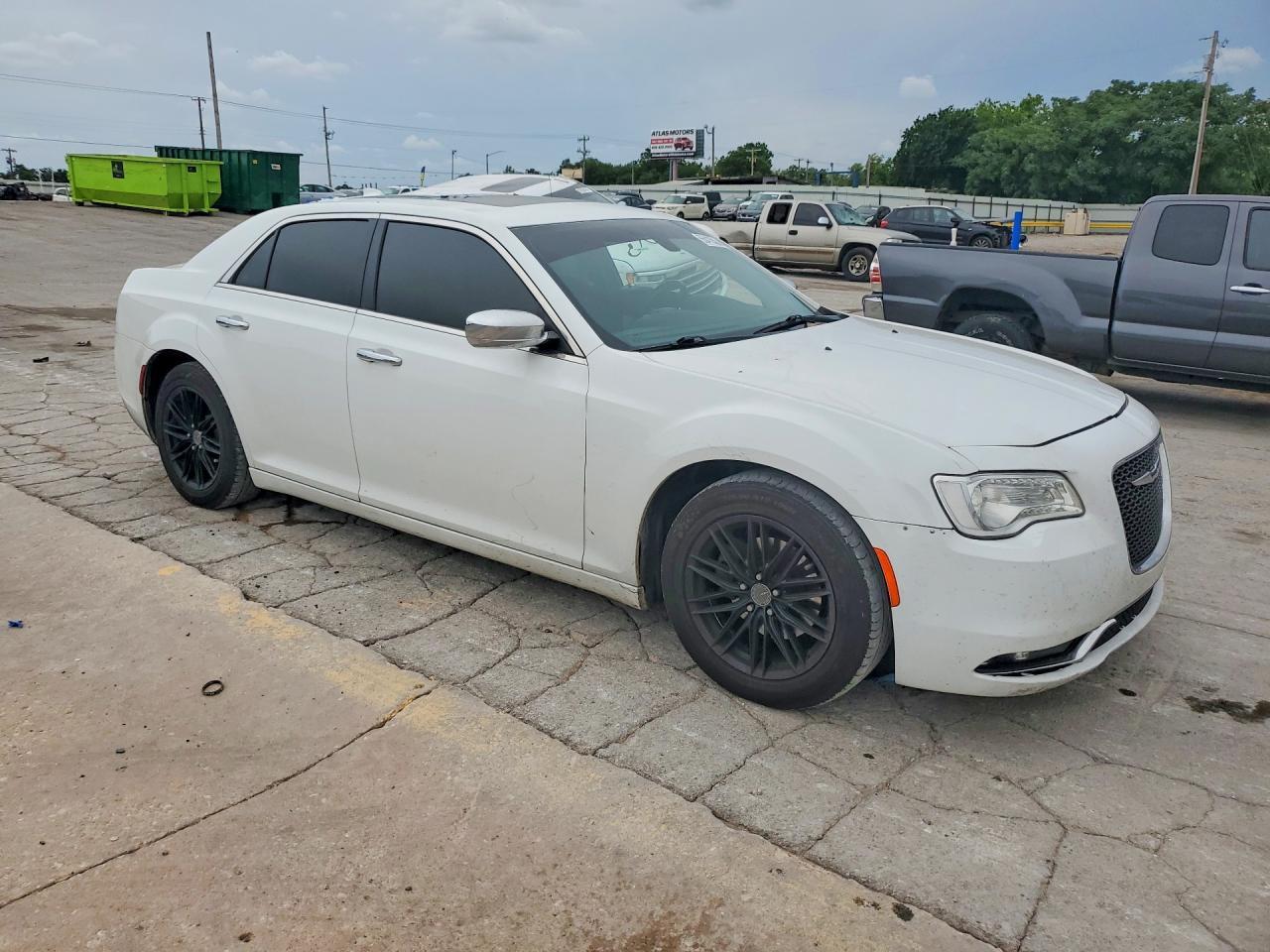 2016 Chrysler 300C - Фото 4