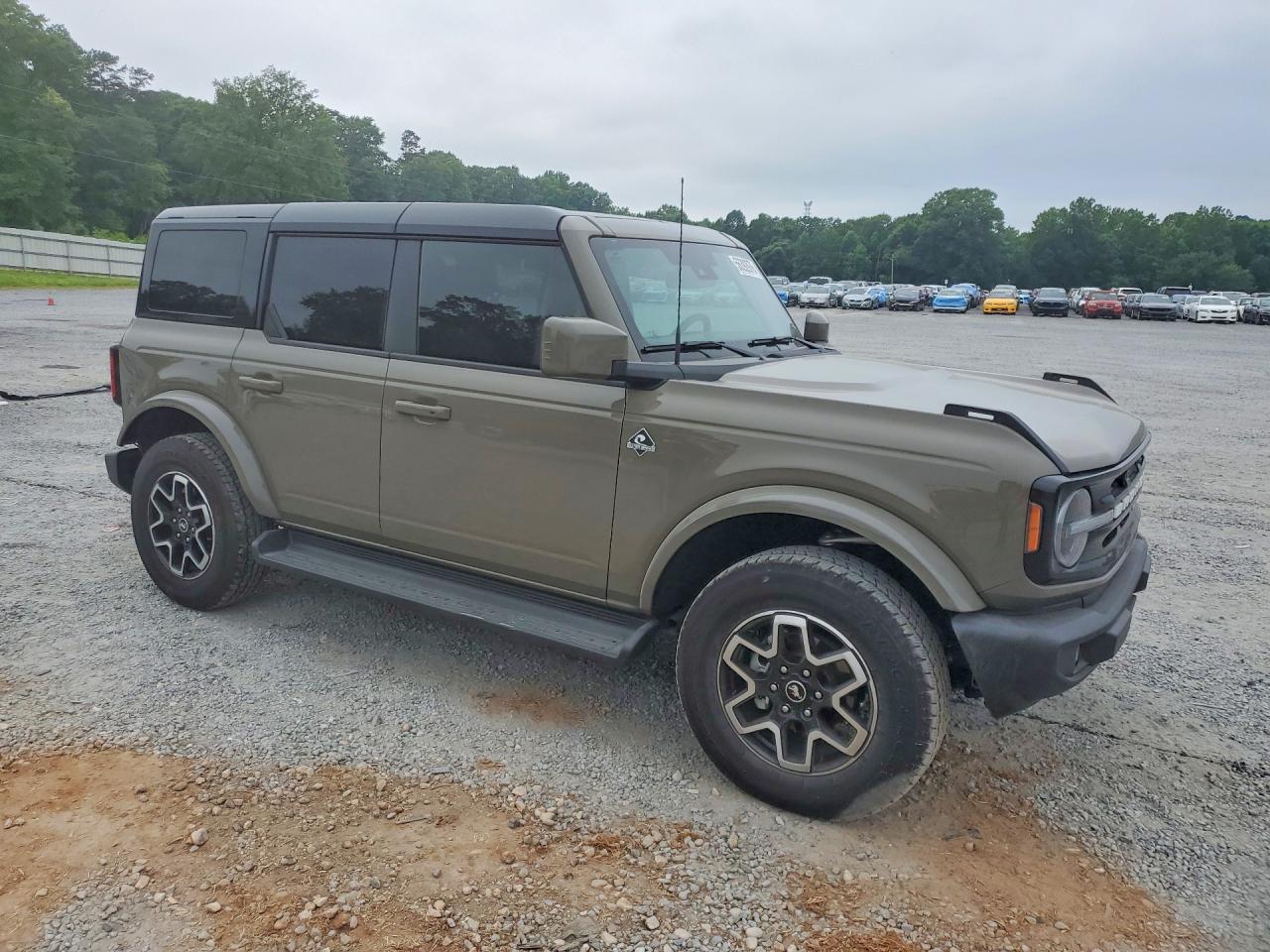 2025 Ford Bronco Outer Banks - Image 4