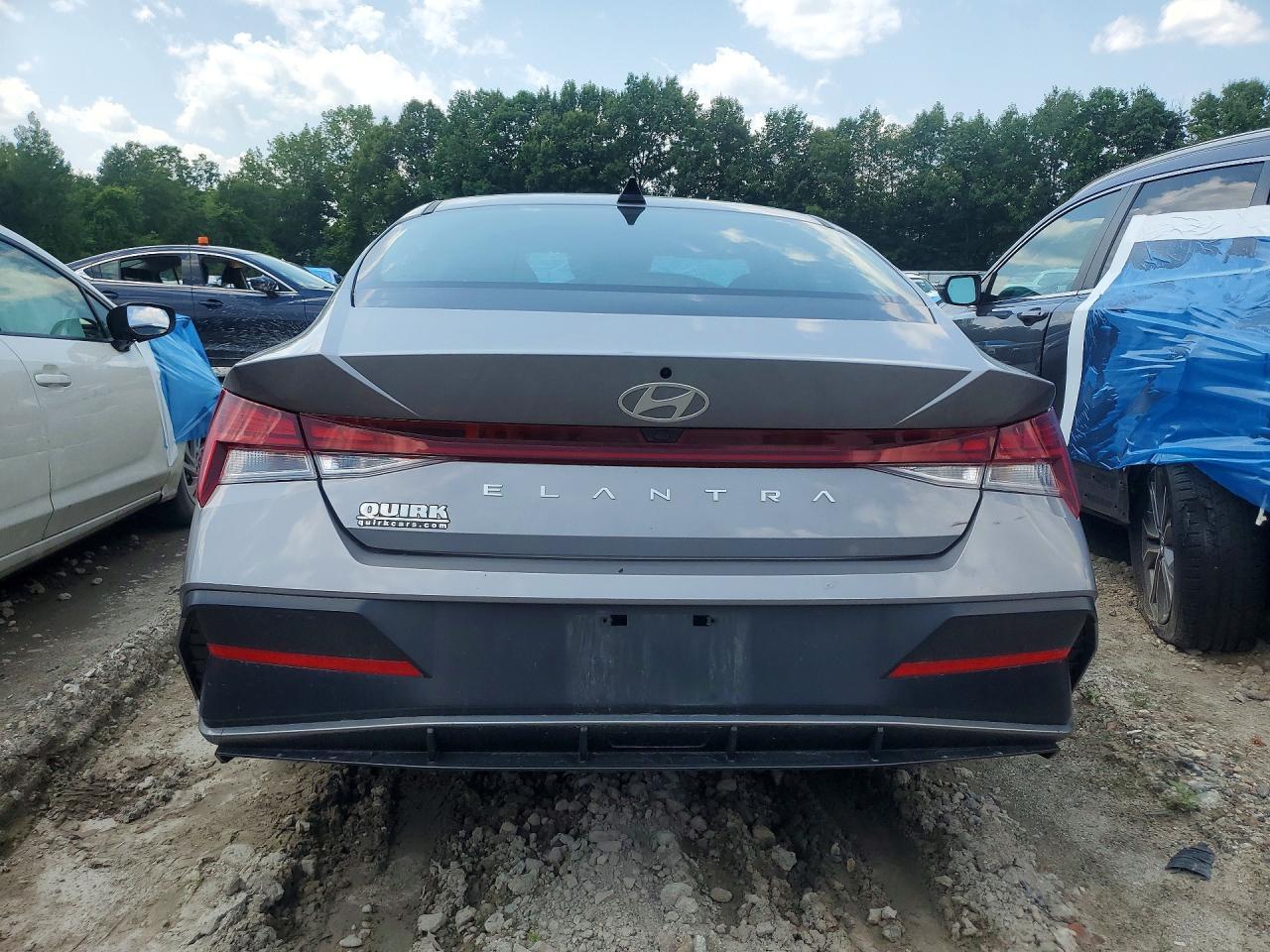 2025 Hyundai Elantra Sel - Image 6