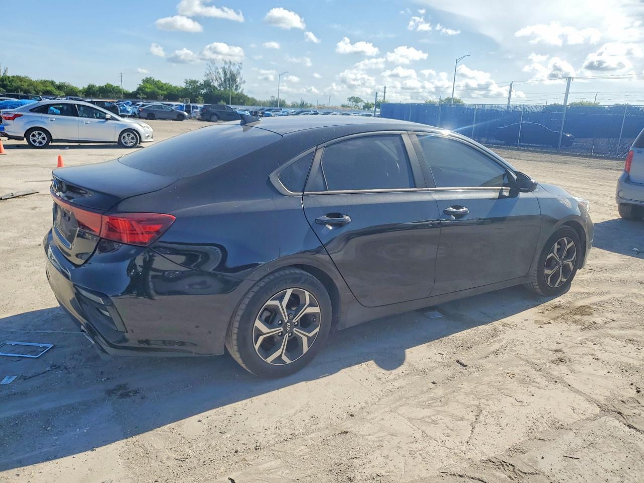 2019 Kia Forte Lxs - Фото 3