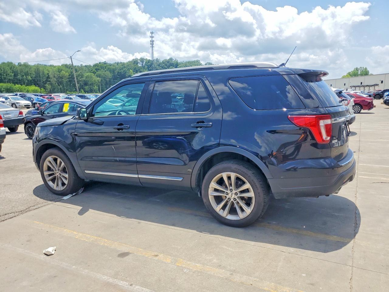 2018 Ford Explorer Xlt - Фото 2