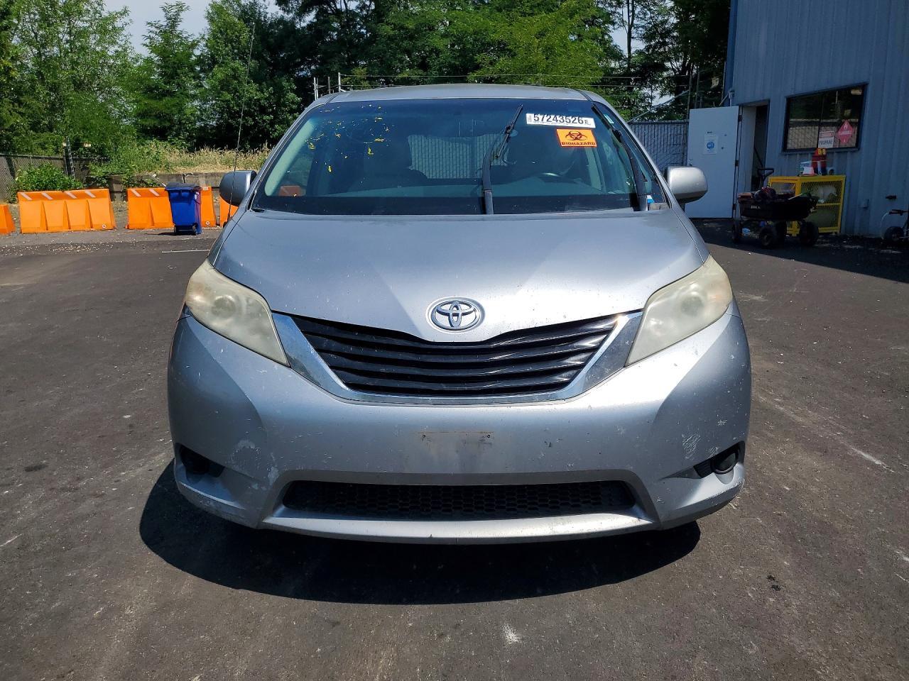 2012 Toyota Sienna Le - Image 5