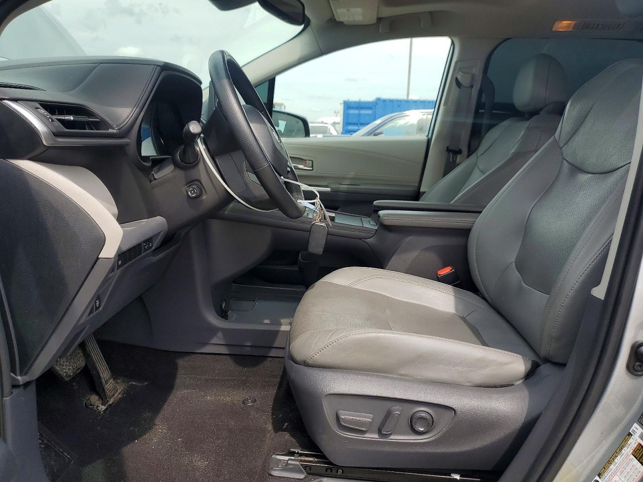 2021 Toyota Sienna Limited 7-Passenger - Фото 7