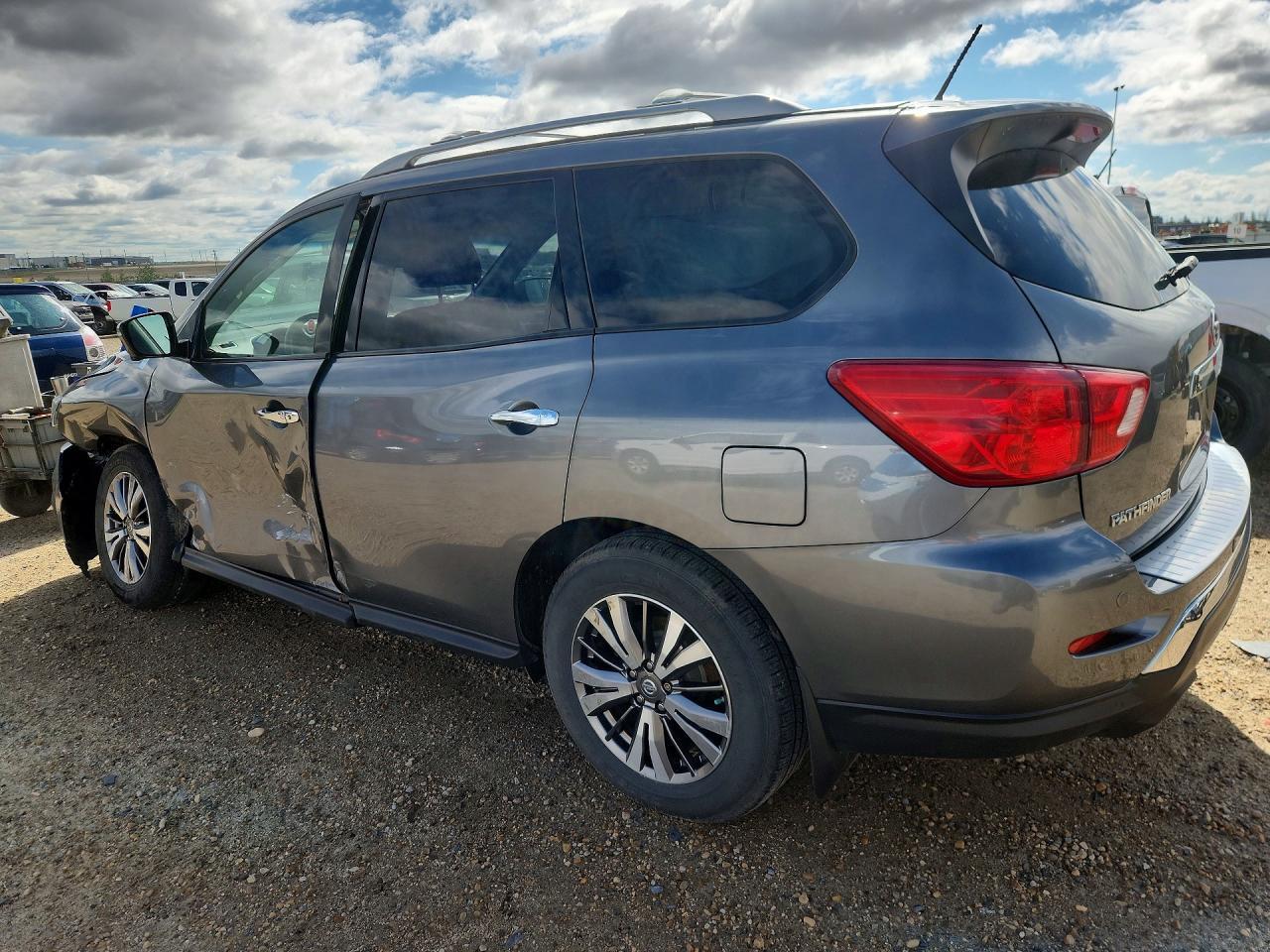 2018 Nissan Pathfinder S - Фото 2