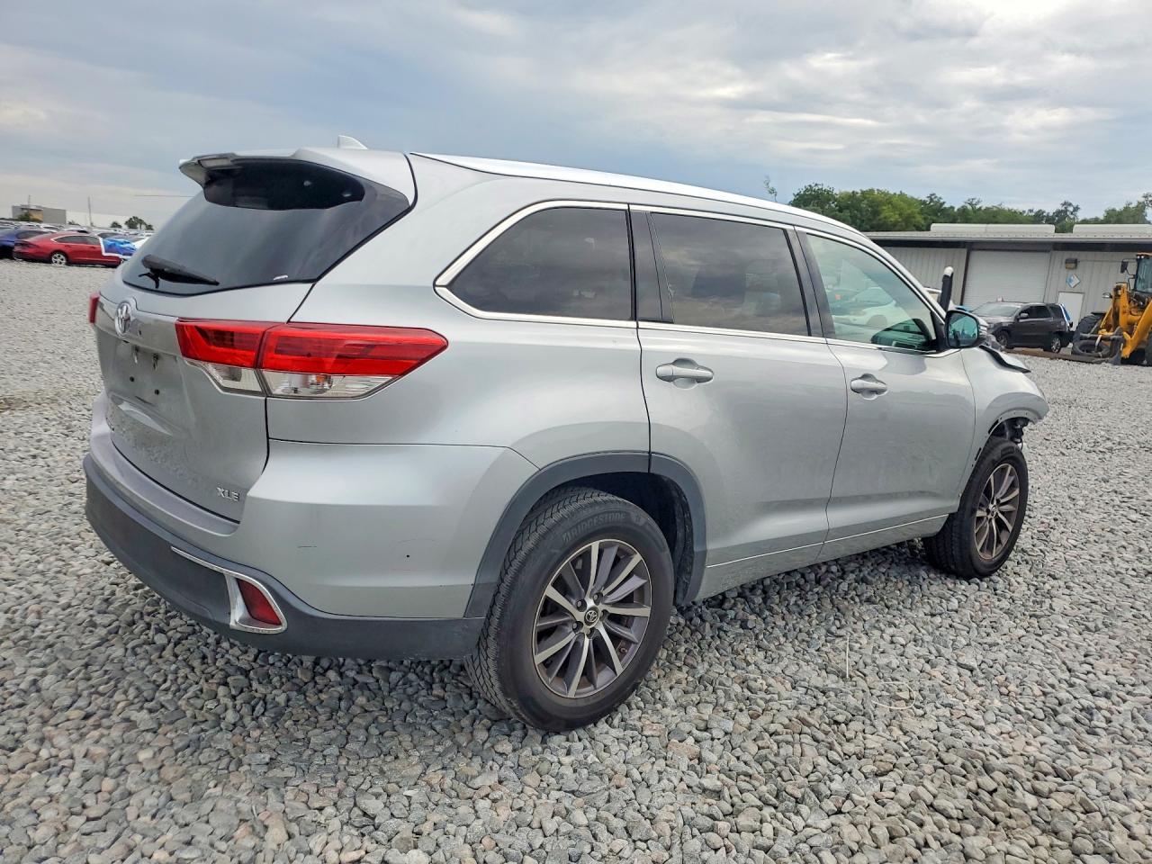 2018 Toyota Highlander Xle - Фото 3