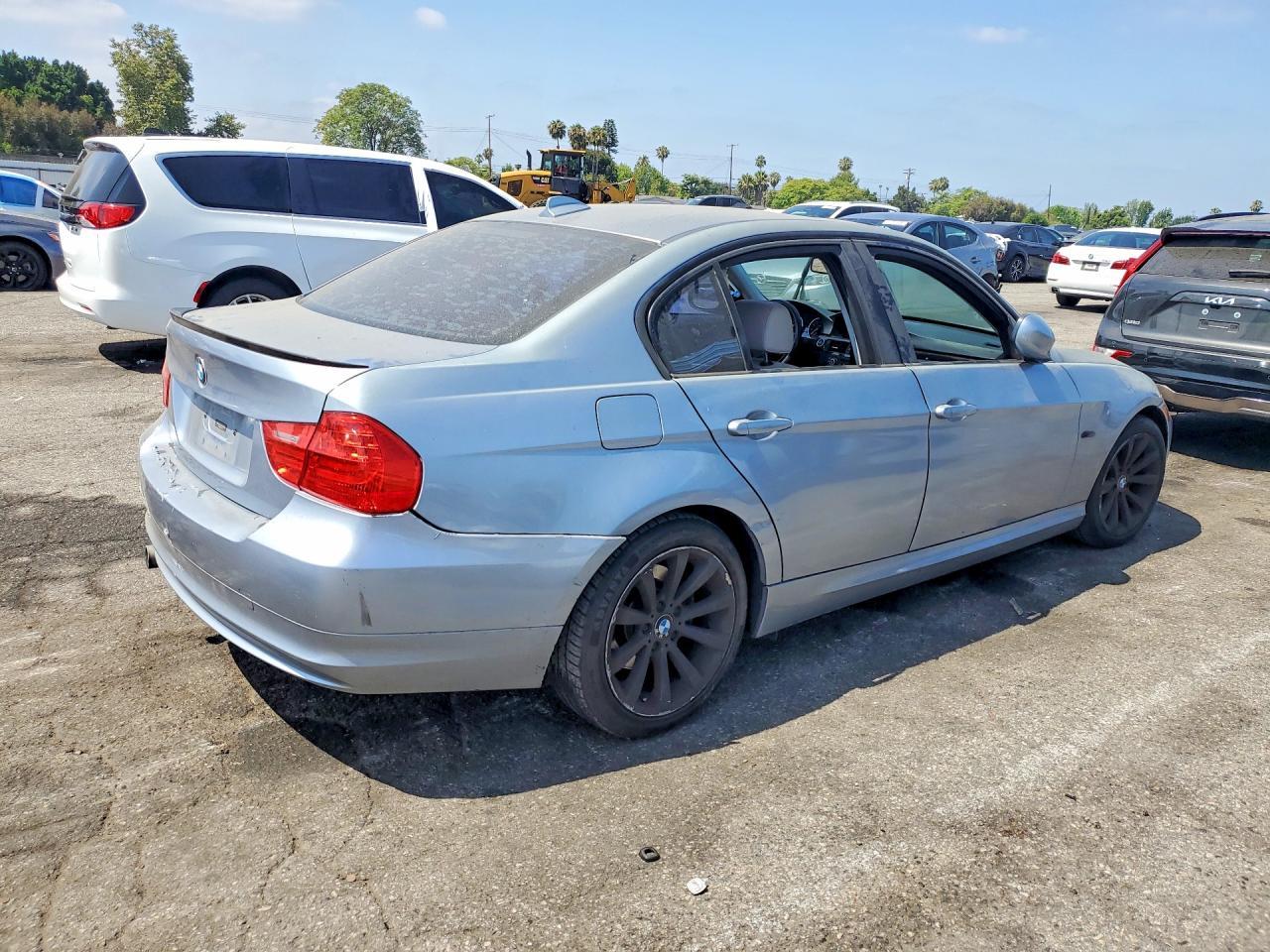 2011 BMW 328 I - Image 3