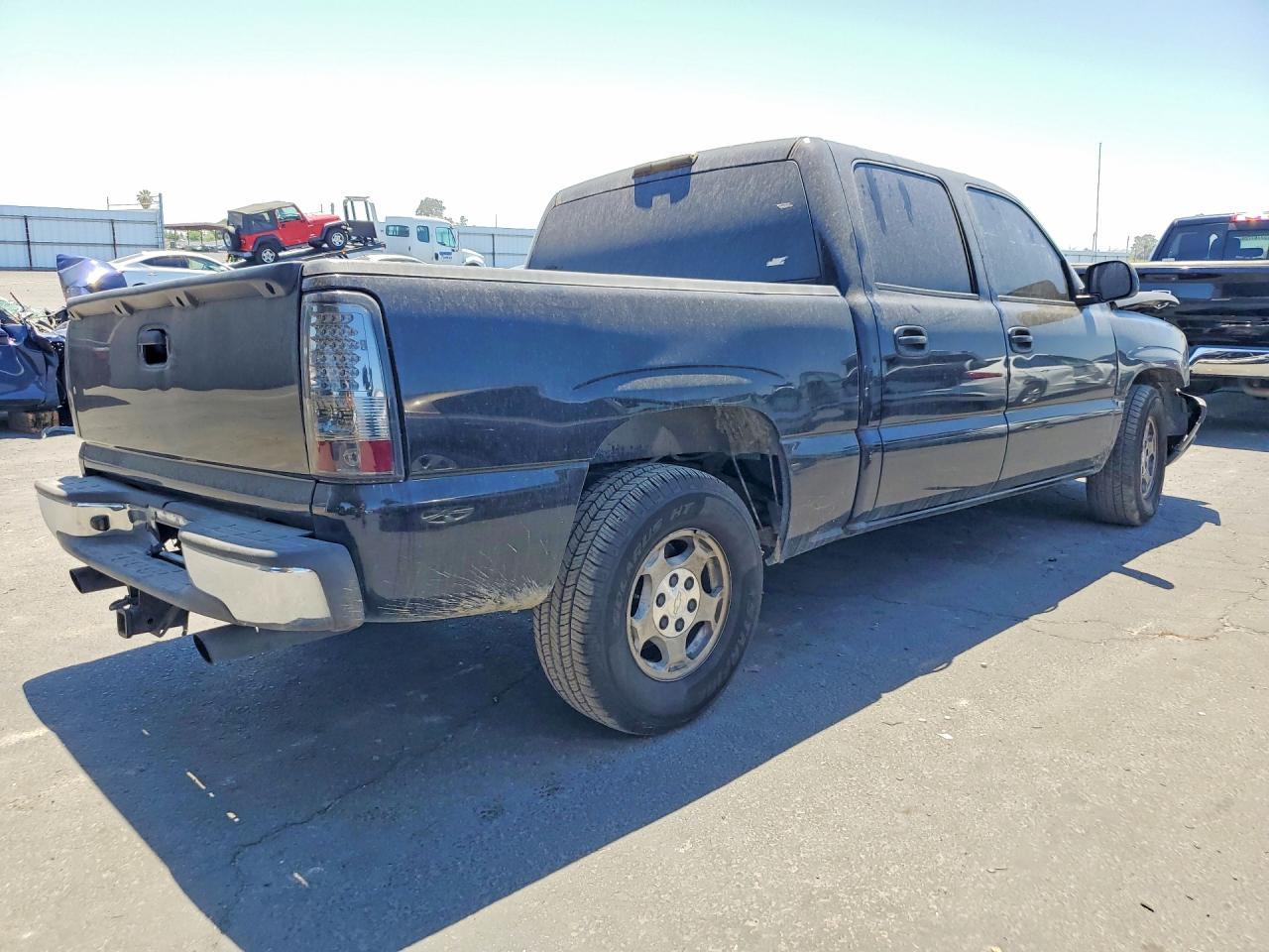 2004 Chevrolet Silverado C1500 - Image 3
