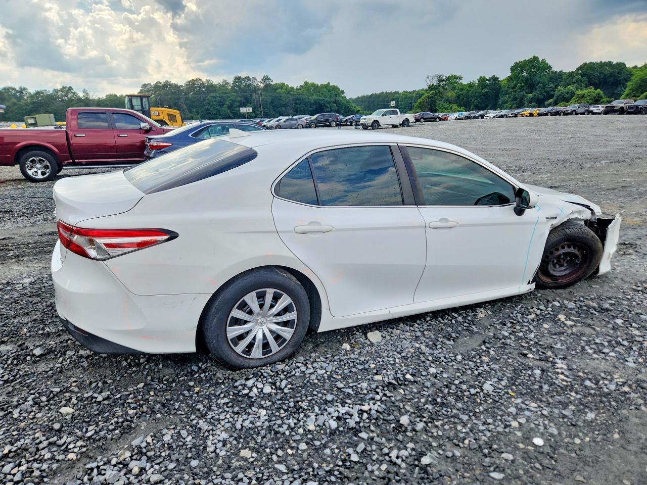 2019 Toyota Camry Hybrid Le - Фото 3