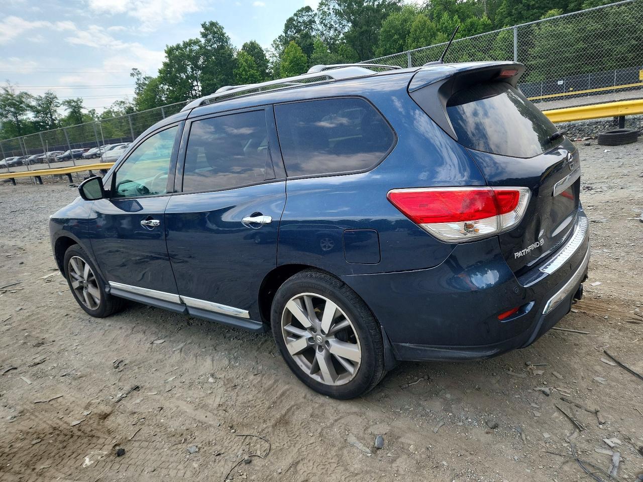 2013 Nissan Pathfinder S - Image 2