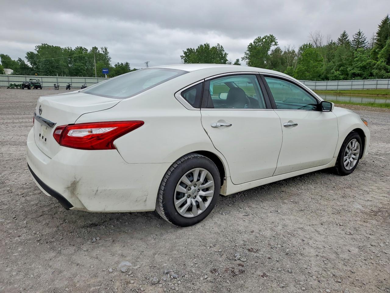 2017 Nissan Altima 2.5 S - Image 3