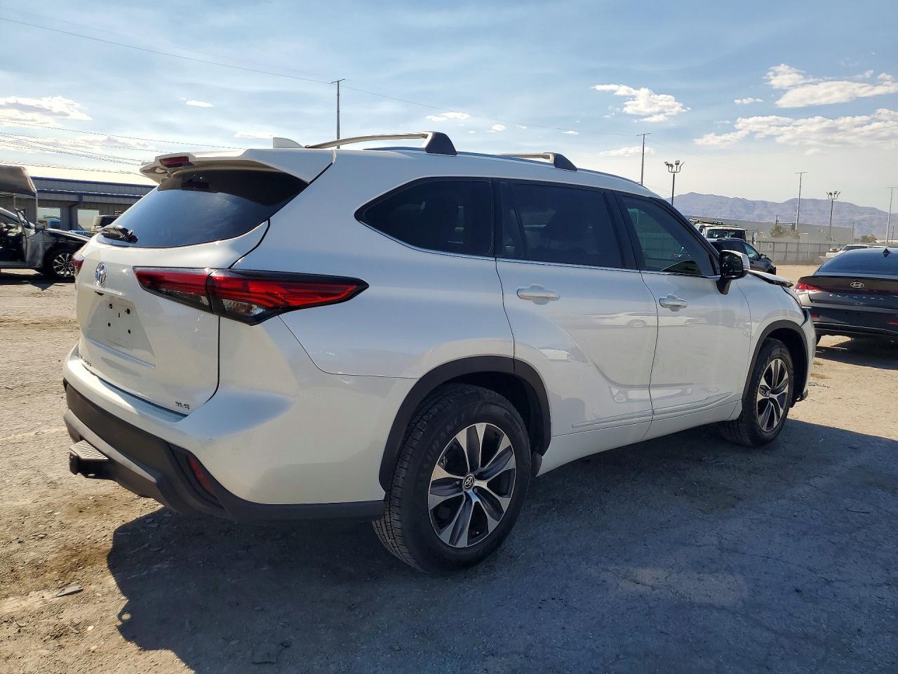 2021 Toyota Highlander Xle - Фото 3