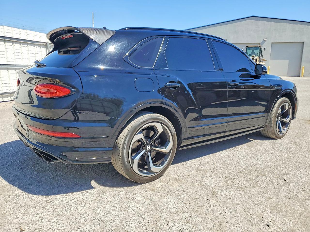2022 Bentley Bentayga - Фото 3
