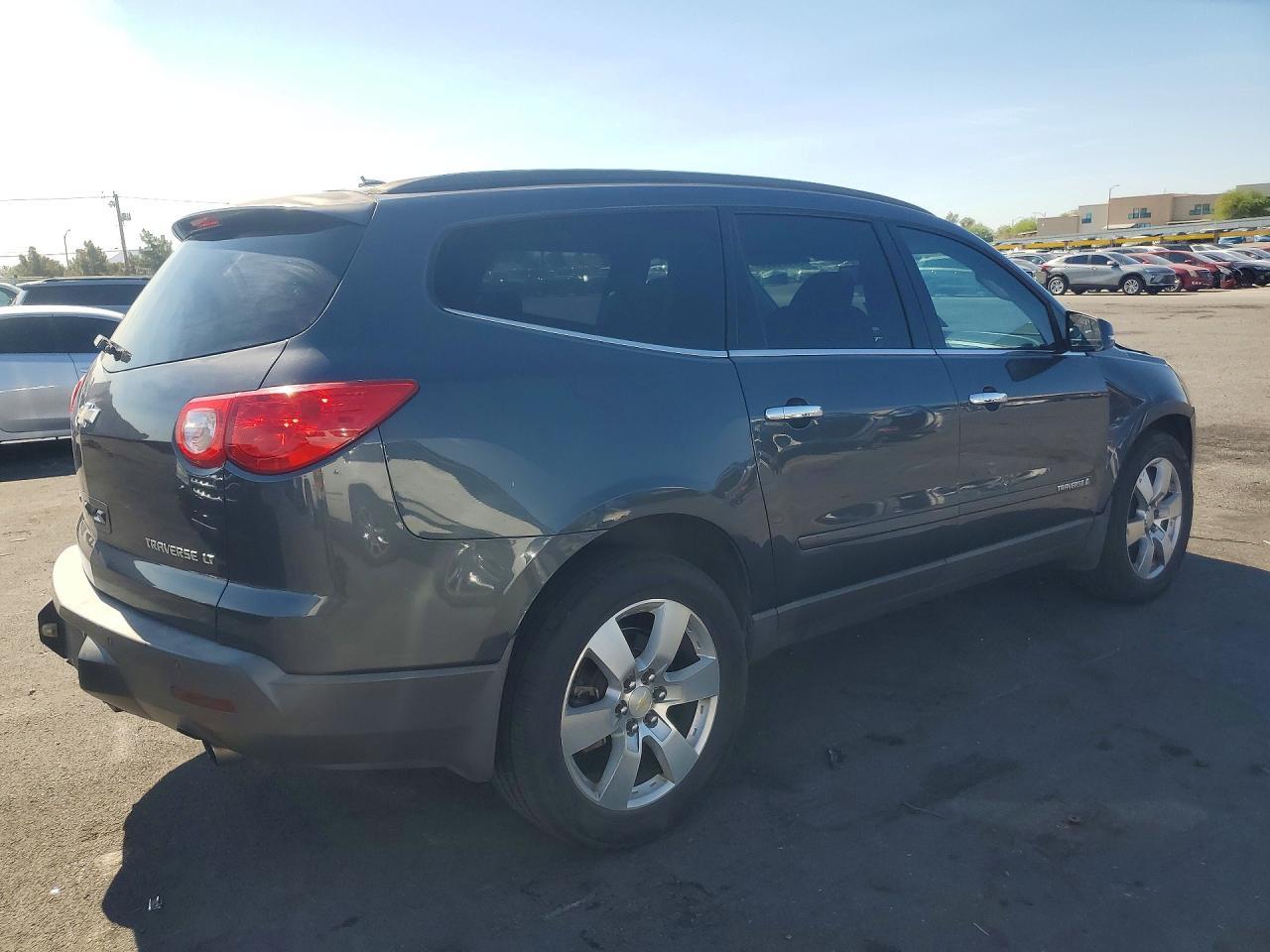 2009 Chevrolet Traverse Lt - Image 3