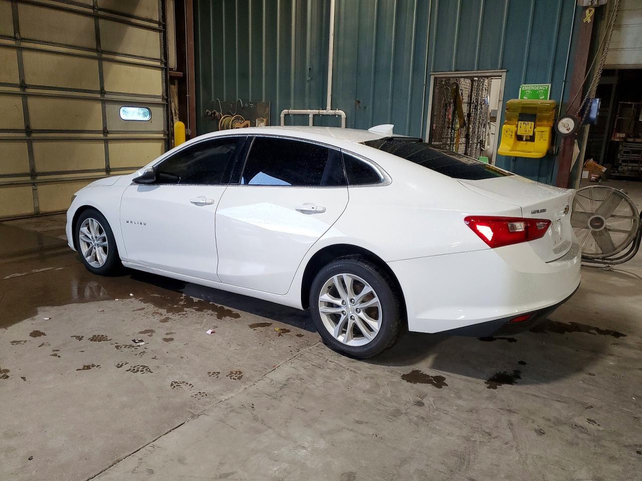 2018 Chevrolet Malibu Lt - Image 2