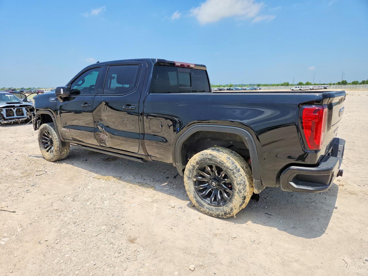 2021 GMC Sierra K1500 At4 - Фото 2