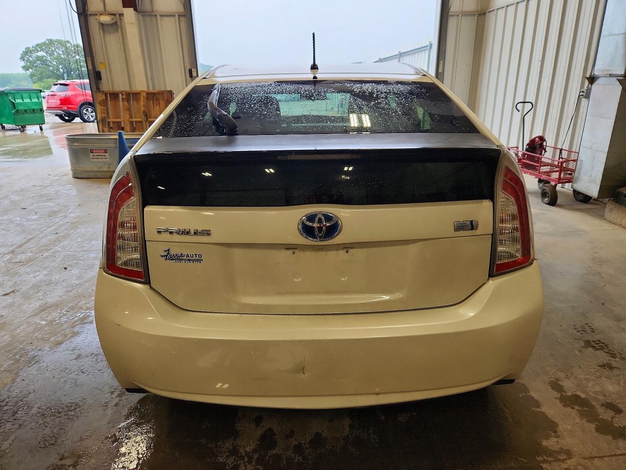 2014 Toyota Prius Two - Фото 6