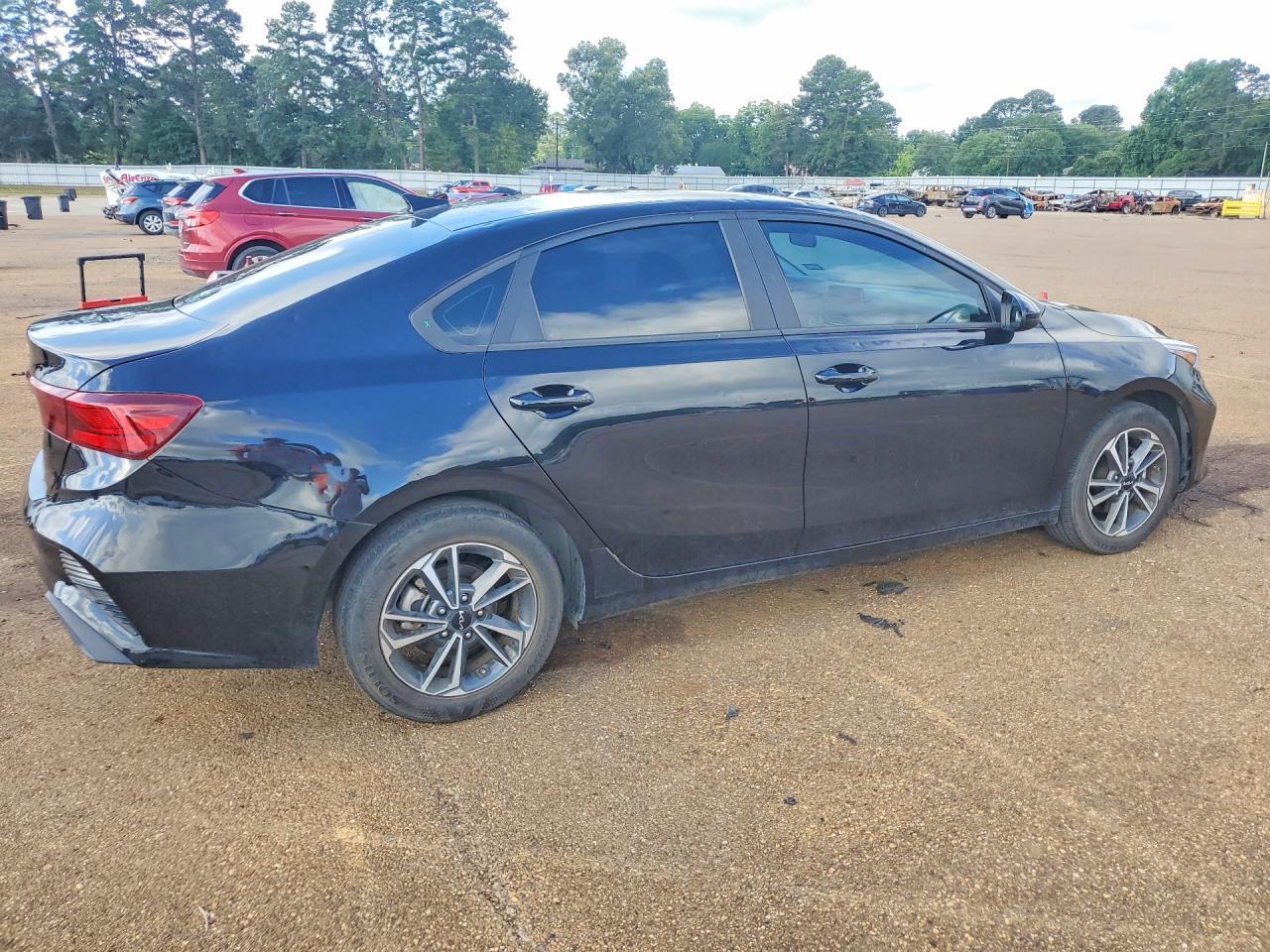 2023 Kia Forte Lxs - Фото 3