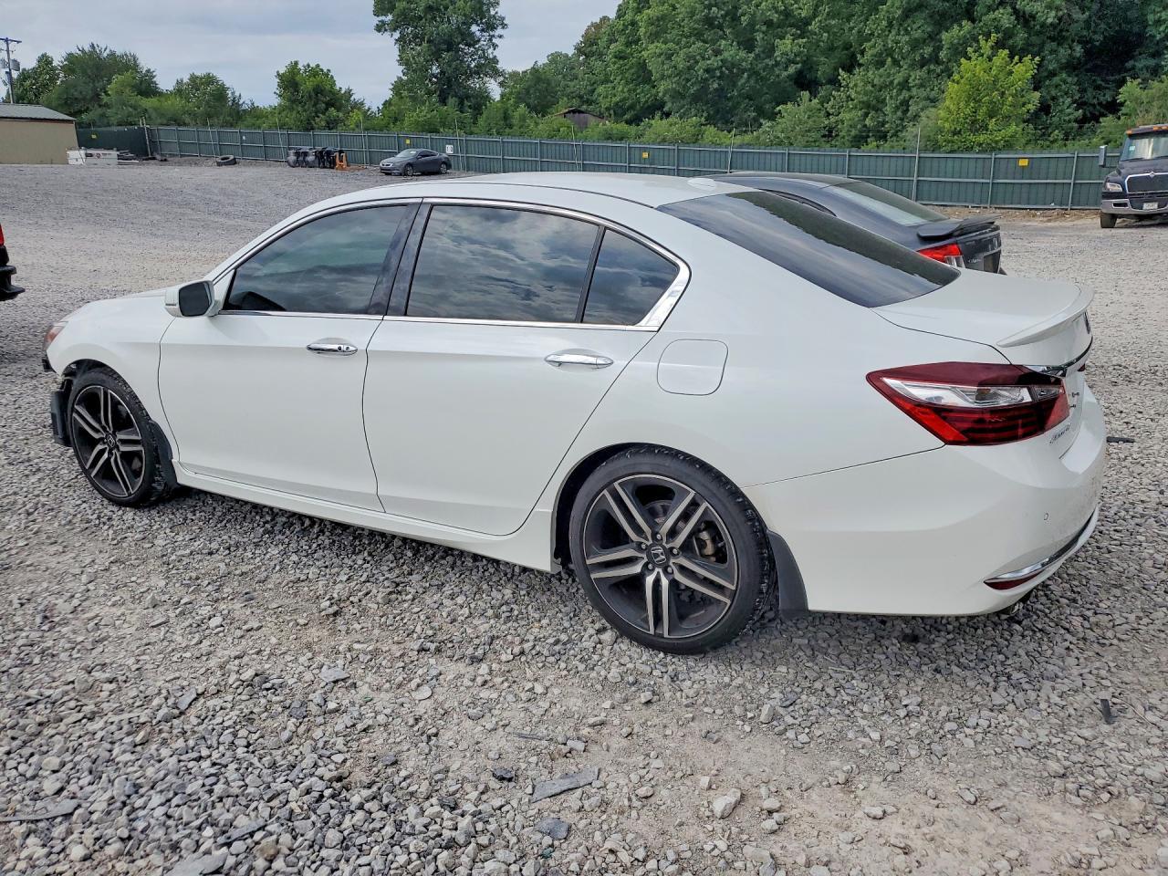 2016 Honda Accord Touring - Image 2