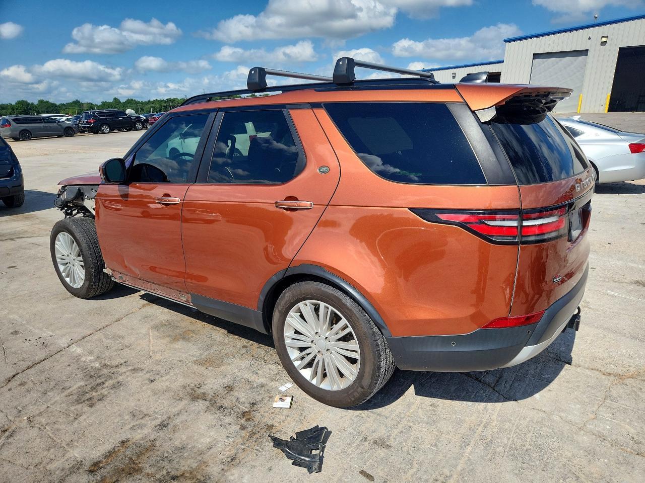 2018 Land Rover Discovery Hse Luxury - Image 2