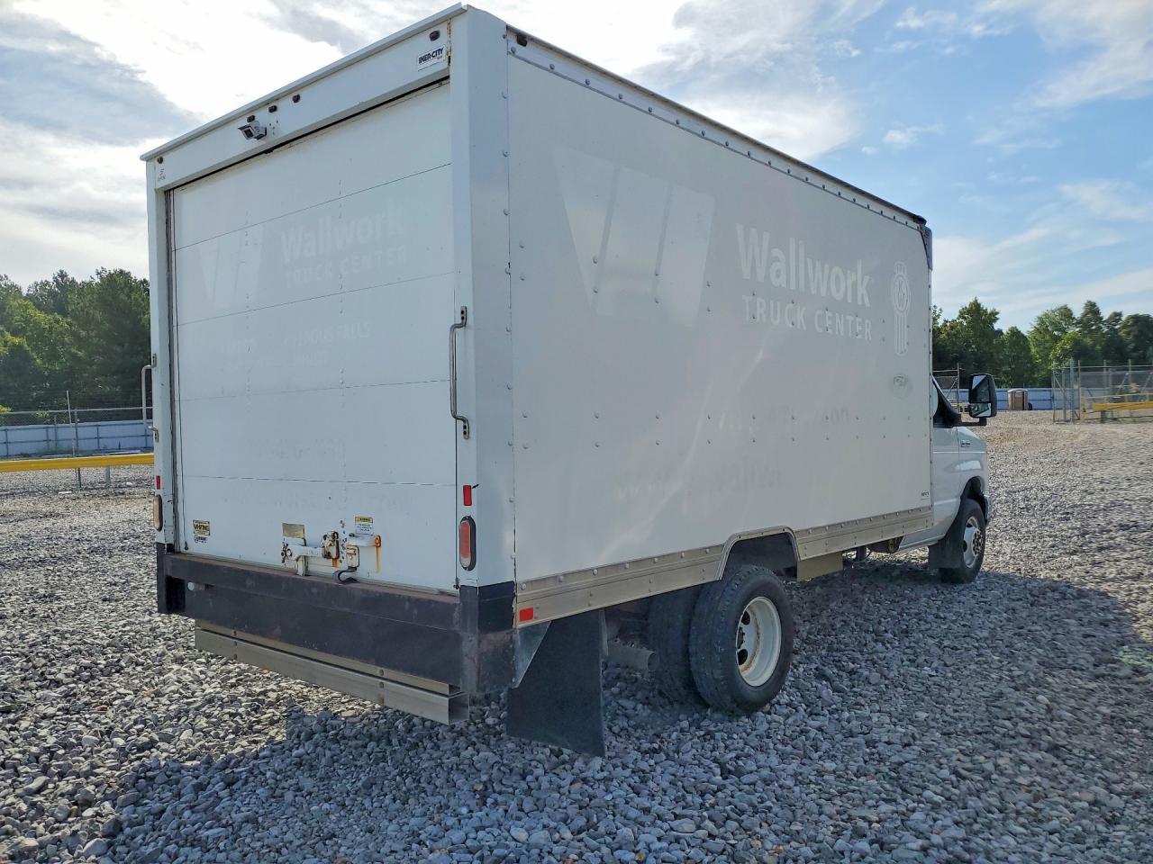 2021 Ford E450 Delivery Van - Фото 3