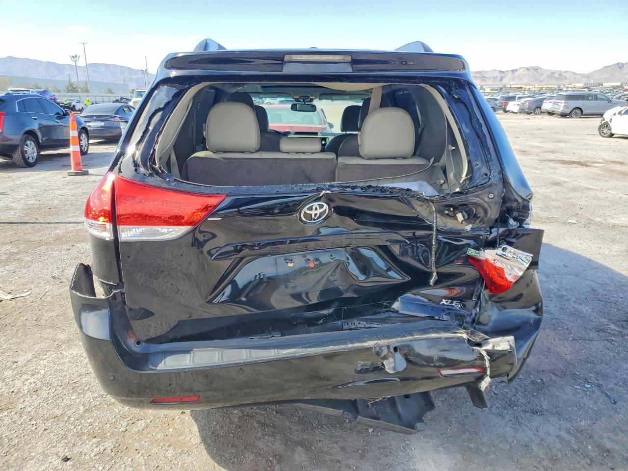 2014 Toyota Sienna Xle 8-Passenger - Фото 6
