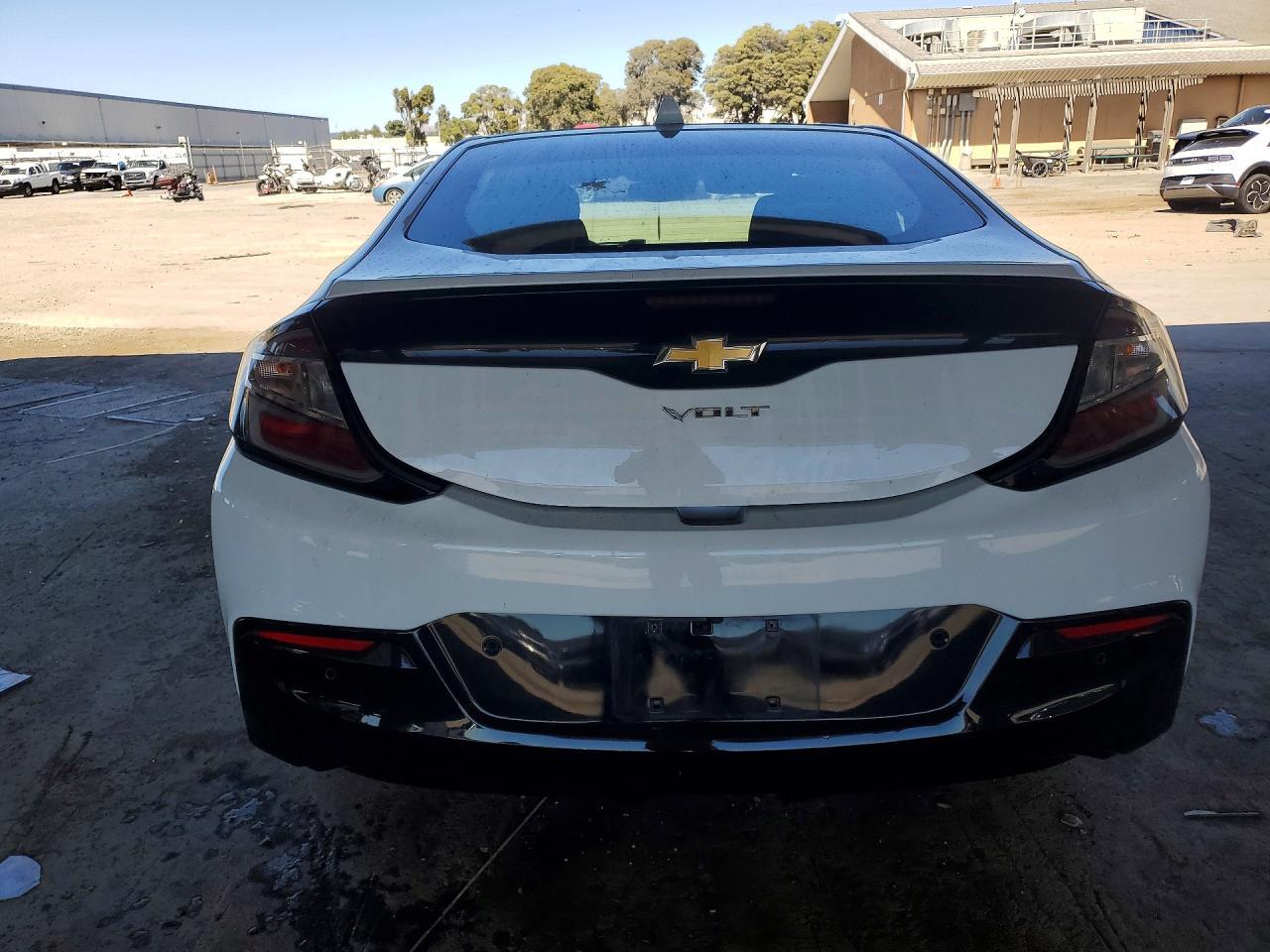 2017 Chevrolet Volt Premier - Image 6