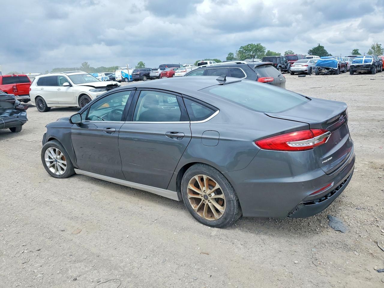 2019 Ford Fusion Se - Image 2