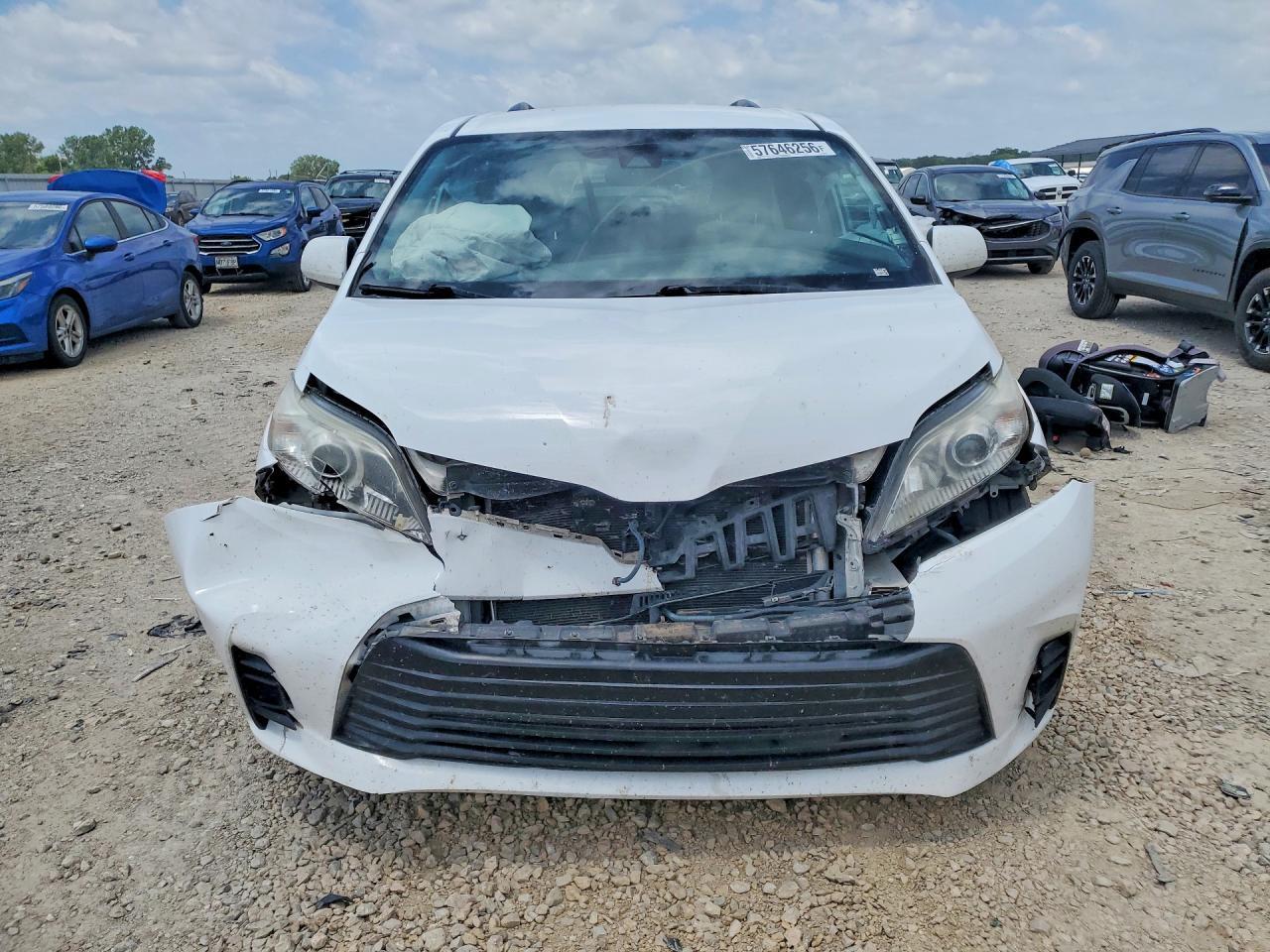 2019 Toyota Sienna Le - Фото 5