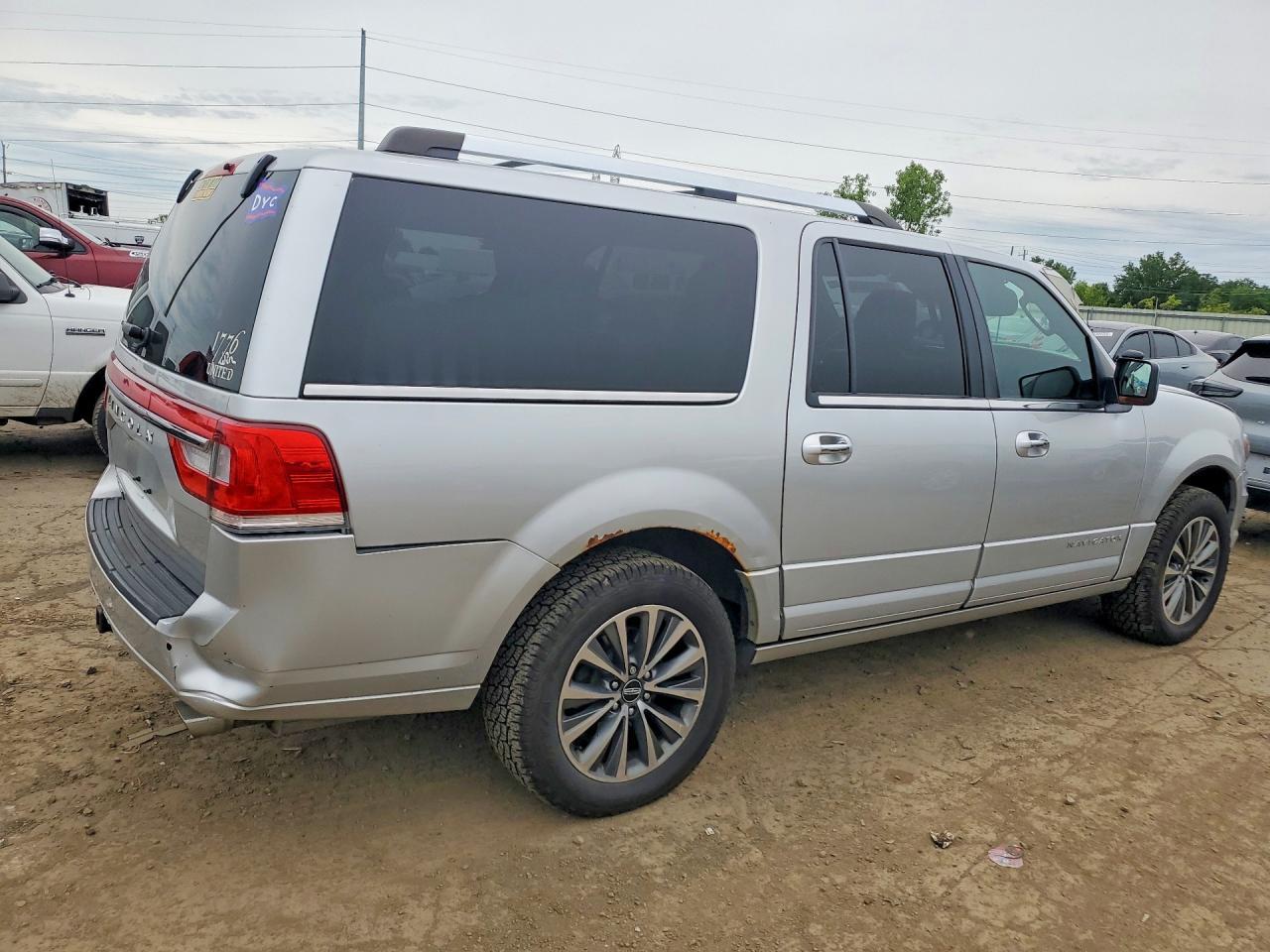 2017 Lincoln Navigator L Select - Image 3