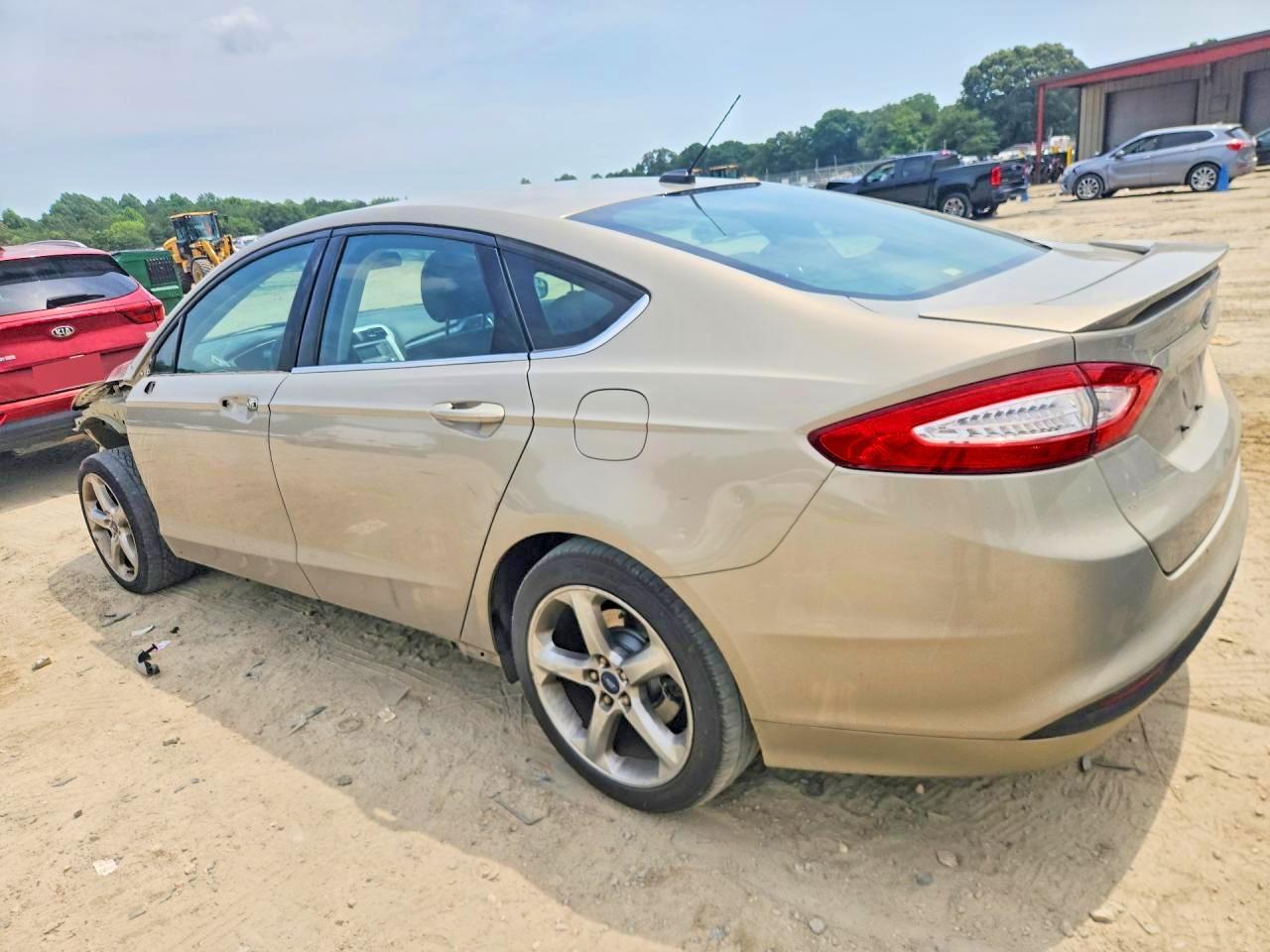 2015 Ford Fusion Se - Image 2