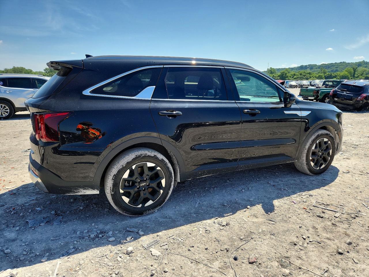 2025 Kia Sorento S - Фото 3