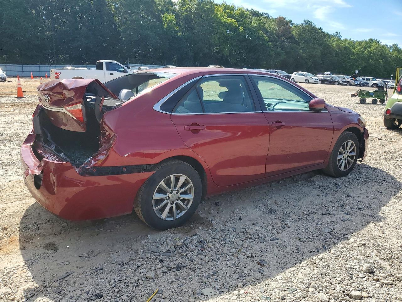 2015 Toyota Camry Le - Image 3