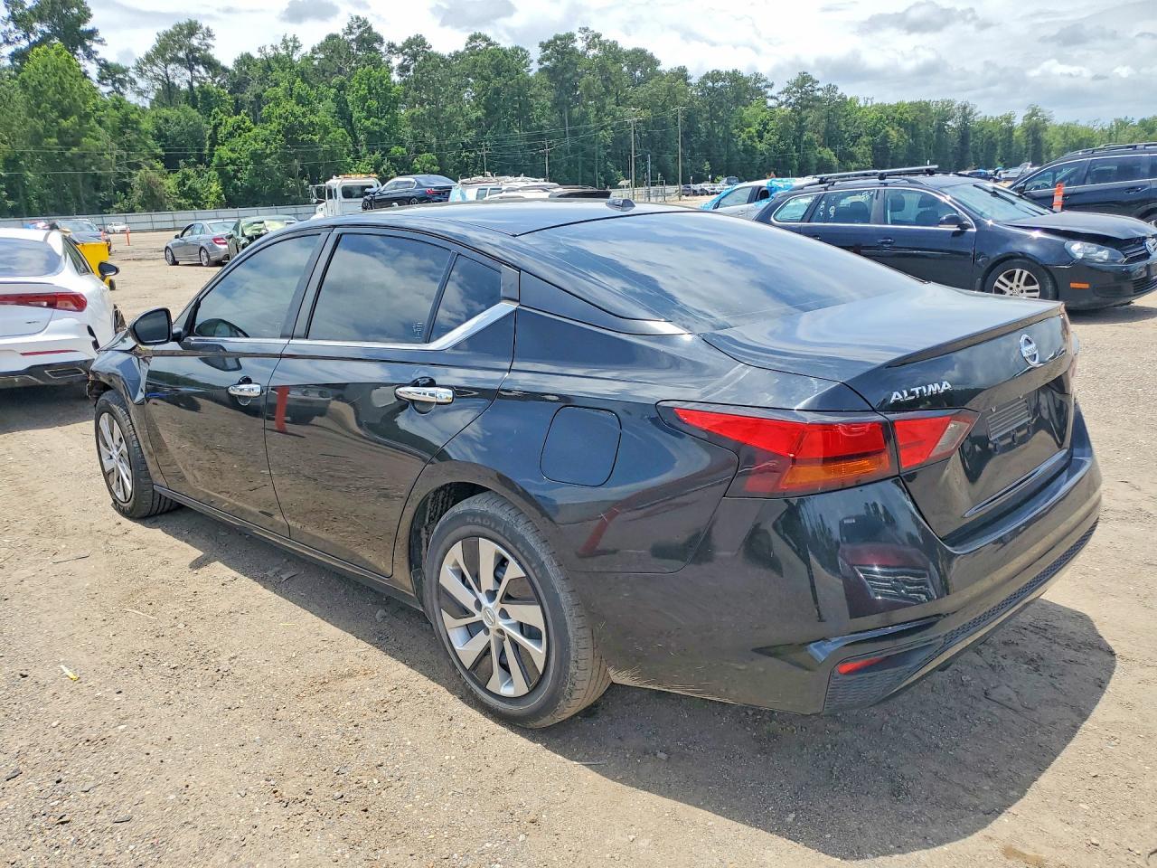 2020 Nissan Altima S - Фото 2