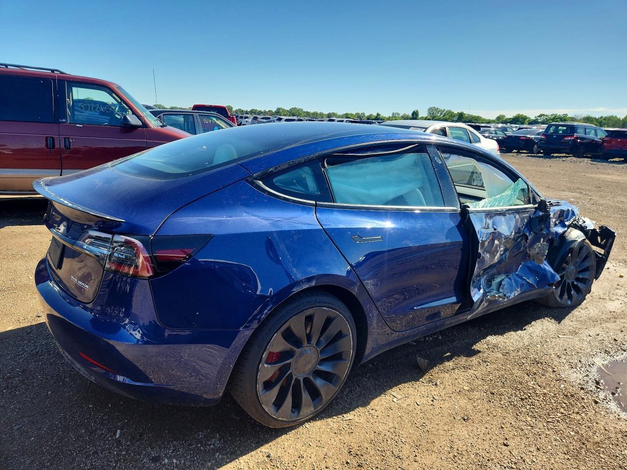 2022 Tesla Model 3 - Фото 3