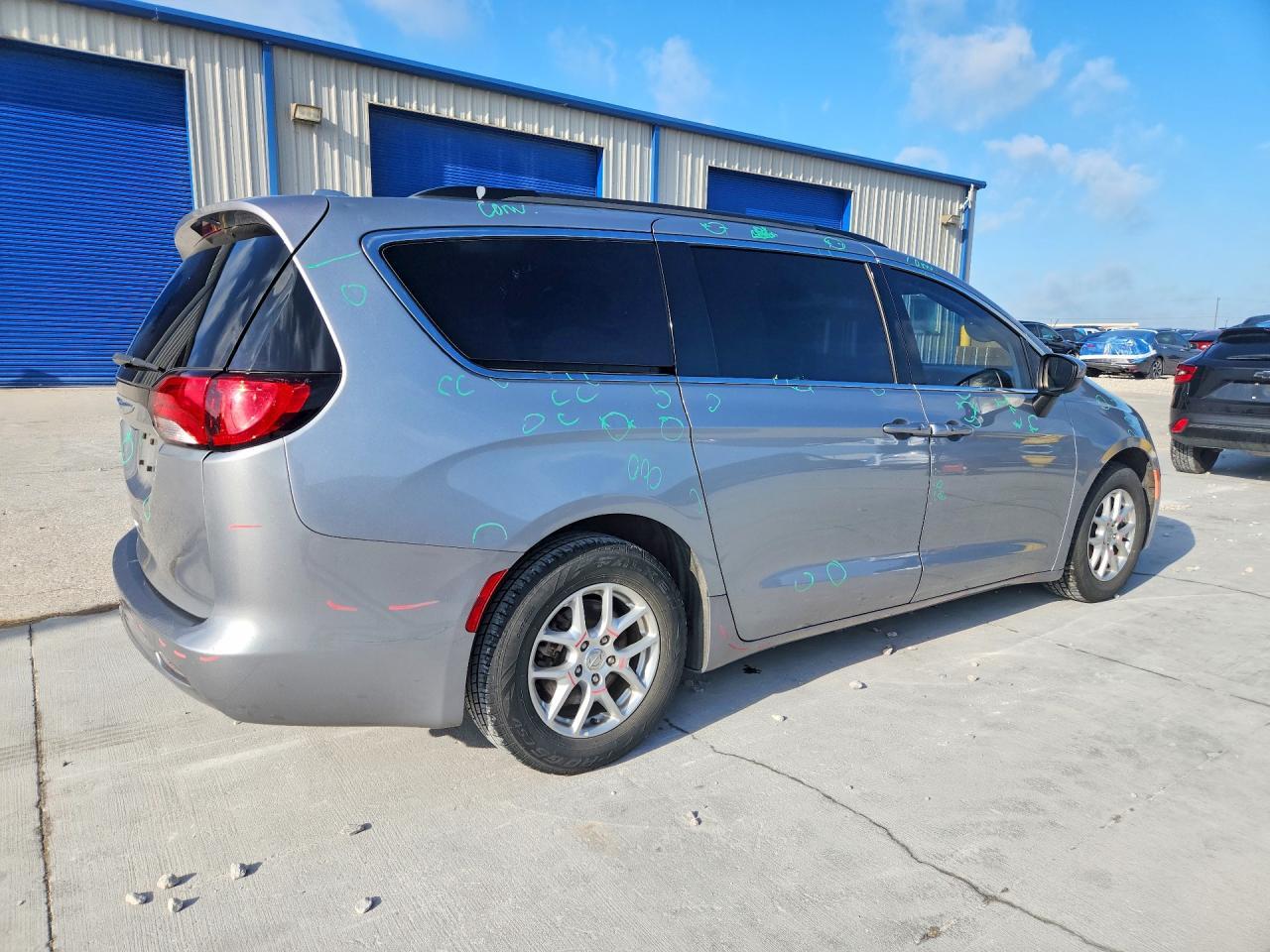 2020 Chrysler Voyager Lxi - Фото 3